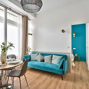  Apartment Newly Renovated ! Stunning 2br In The Heart Of 15